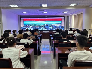 太阳集团城8722组织员工观看铸牢...